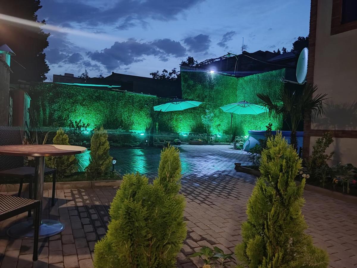 Guest House Spartak Tbilisi Buitenkant foto
